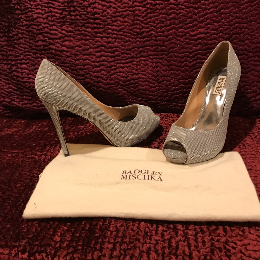 NEW - Badgley Mischka Peep Toe Metallic Stiletto